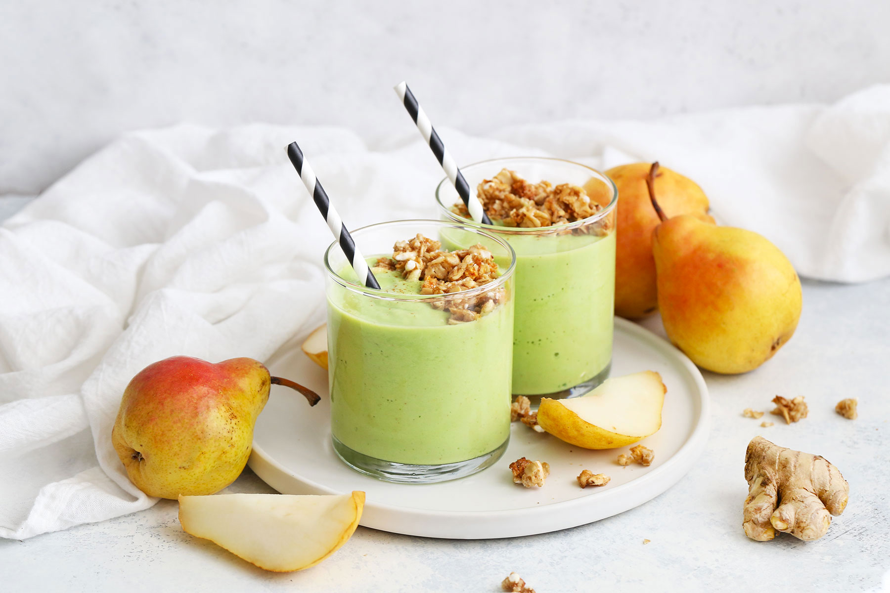 Vegan Pear Ginger Smoothie: Creamy, Sweet, & No Banana Needed!